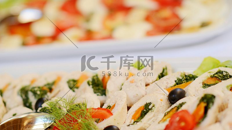 在购买散装蜜饯果干时，可以通过以下方法辨别品质：