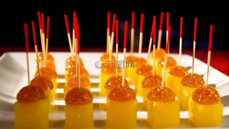 小包装零食代工格局：谁在掌控生产端的隐形冠军